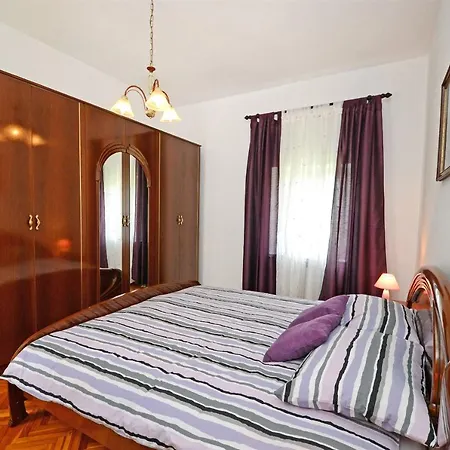 Vikendica House Lanima